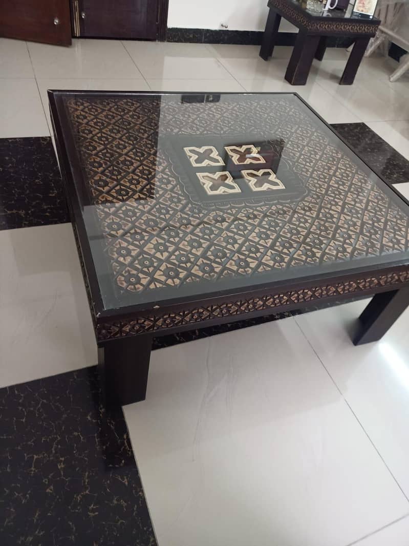 table with 2 side tables 0