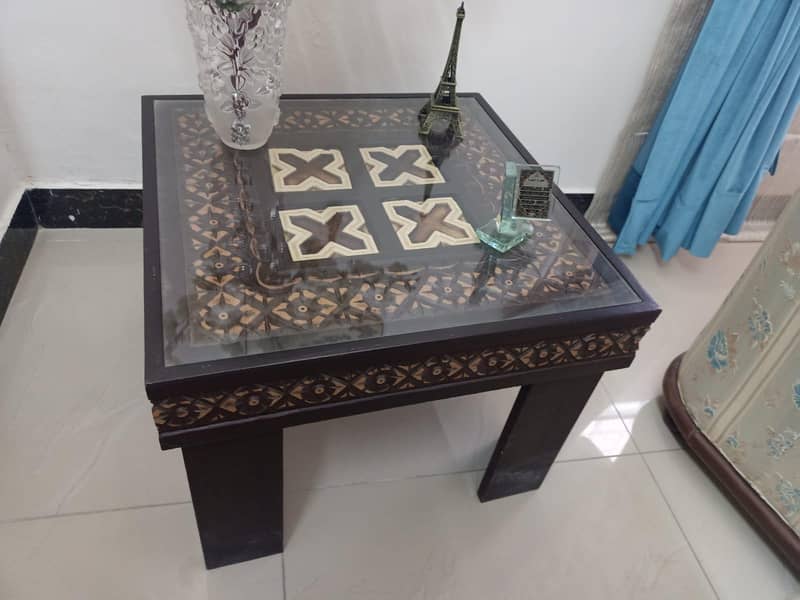 table with 2 side tables 4