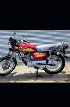 I âm selling my Honda 125 21 model neat and clean as like a zero meter