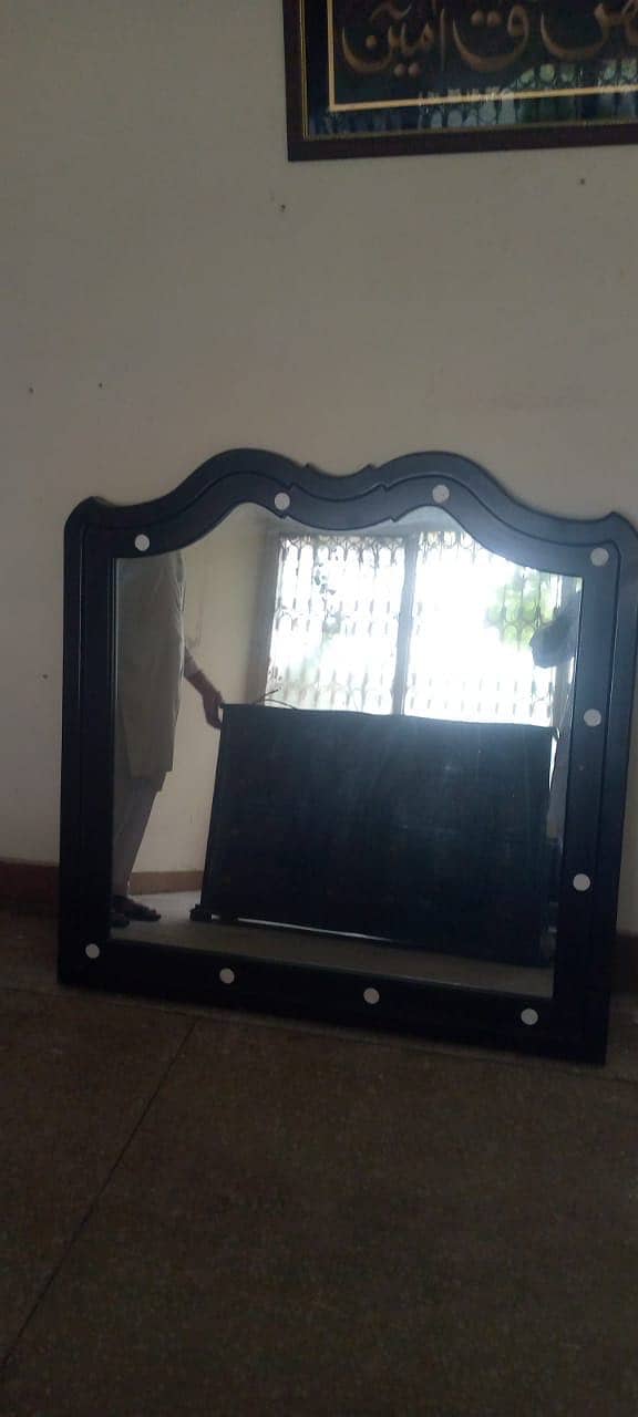 Dressing table with mirror and center table with 2 side tables 3