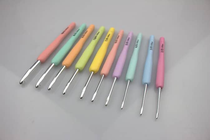 9 Sizes 2.0mm - 6.0mm Rubber Grip Crochet Hooks Knitting Needles Set-KS