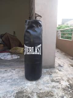 punching bag with filling in excellent condition