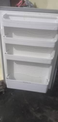 Dawlance fridge bahtreen condition A1 cooling.