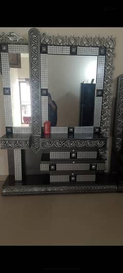 king size double bed, side tables and with dressing table