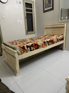 Urgent sigle beds for sell