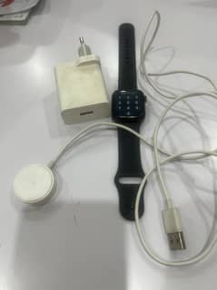 Apple Watch SE (44mm, 1st Gen) – Space Gray Aluminum, GPS