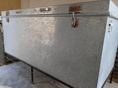 Large Iron trunk paiti – Good Condition