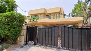 One kanal well maintained house available for rent in the best location of DHA phase 04