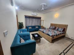slightly home use 5 seater sofa set available