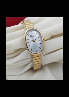 "Annie Time: Elegant Gold Watch"