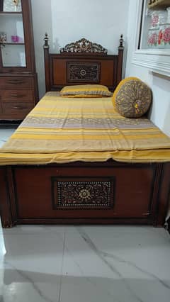 furniture condition 10/10 all set side table 2 single bed 2