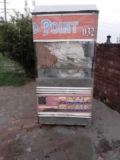 Rool samosa and fries counter