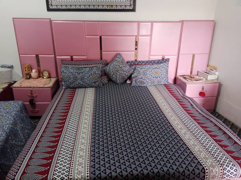 King size double bed with side tables & dressing table 1