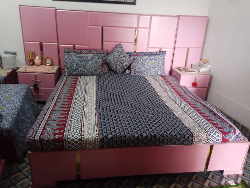 King size double bed with side tables & dressing table 2