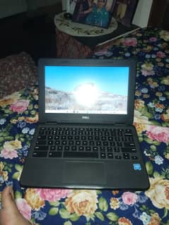 Dell chrome Book 10/10 condition with charger 2/ 32 gb