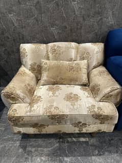 good in condition elegant sofa set