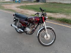 aoa selling Honda 125 in lush condition 03139424403