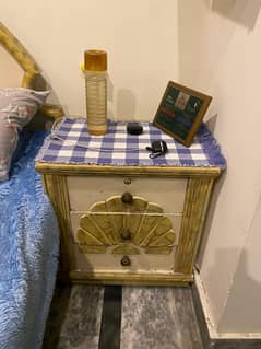 Alluring Wooden Full bed set