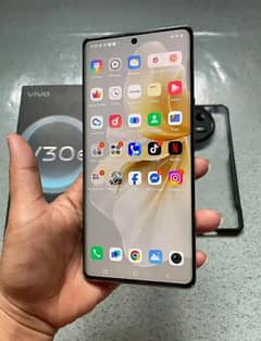 vivo V30E mobile 12/256/GB urgent sale