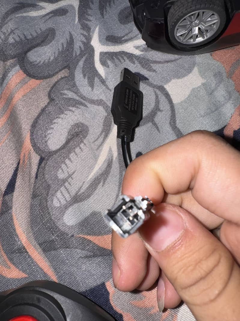 Ferarri New 10/10 condition remote control 5