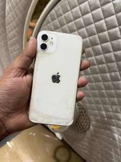 Iphone 11 128gb one hand used white colour PTA Approved