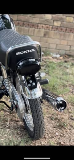 Honda125 new condition with double outfits