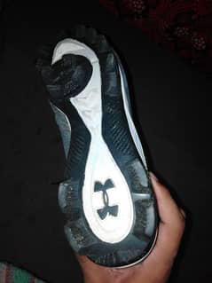 just like cross shoes for football