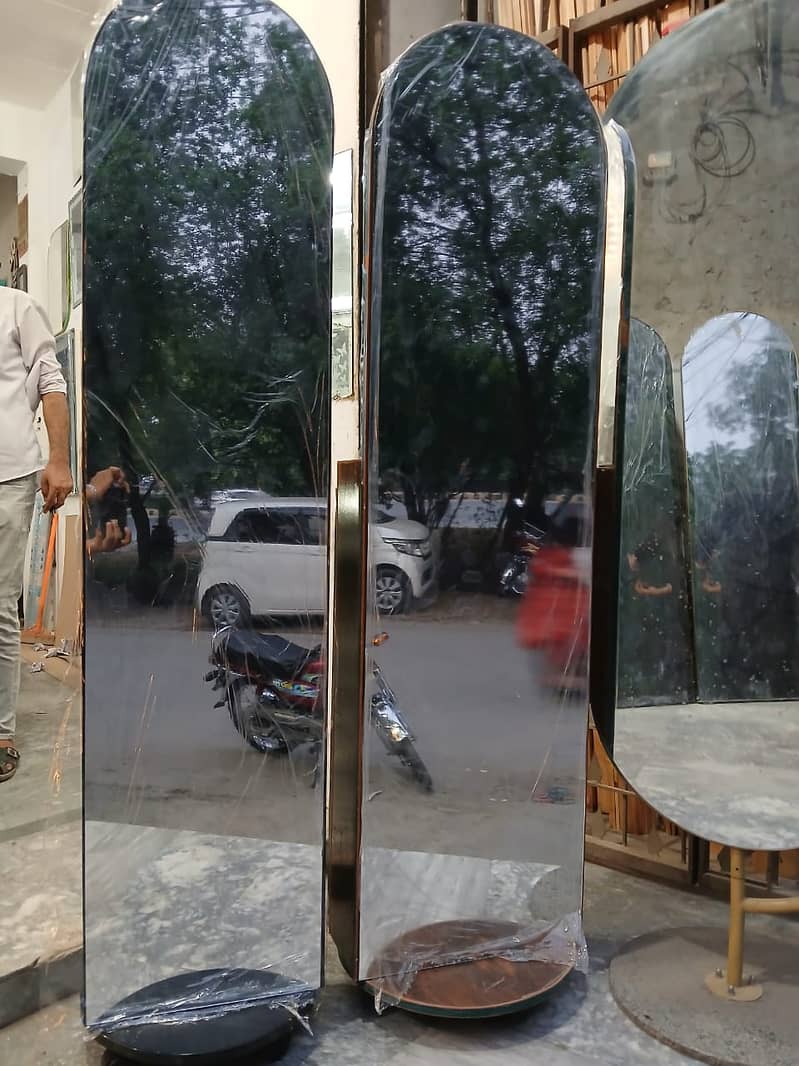 Dressing table with slide mirror 0