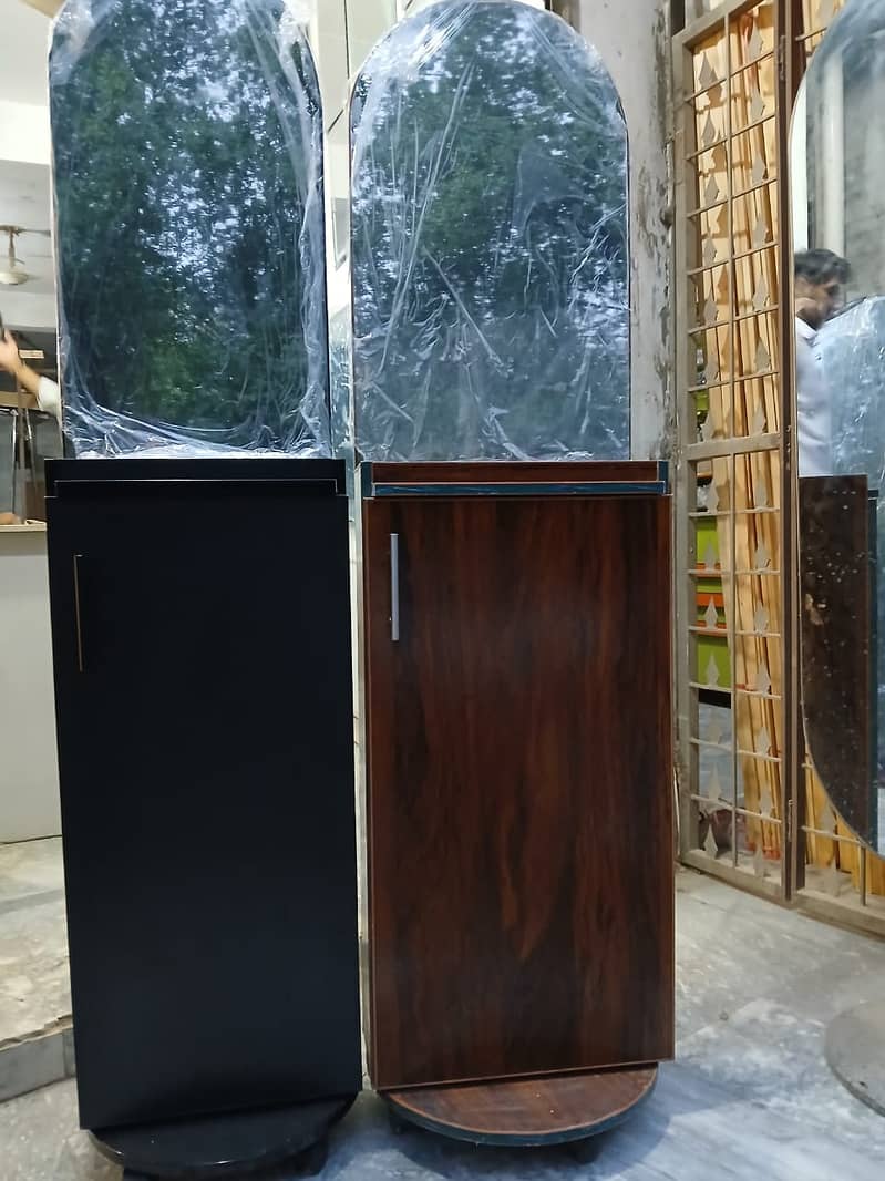 Dressing table with slide mirror 1