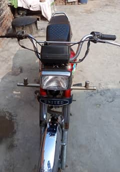 What's app num 03238373229
