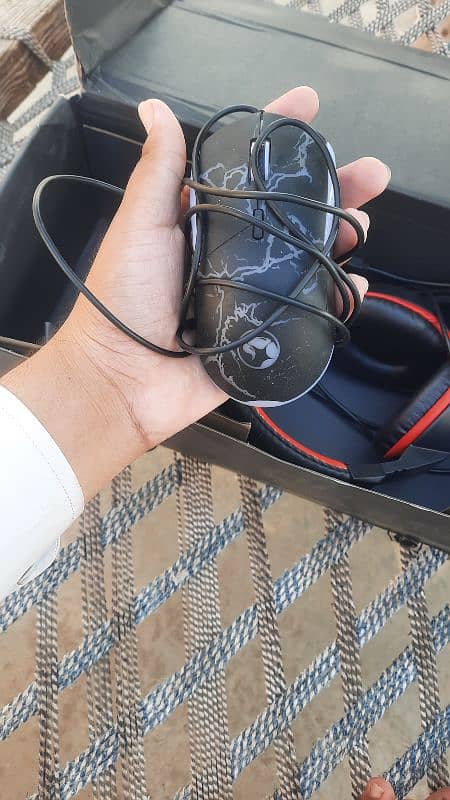1 keyboard good quality ka or 1 headphone or 1 mouse or 2 cpu cooler 3