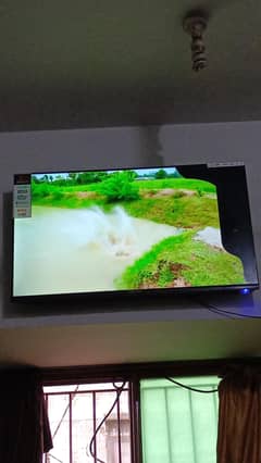 LED 48 inch androids /wifi/Bluetooth etc but minor one side crack