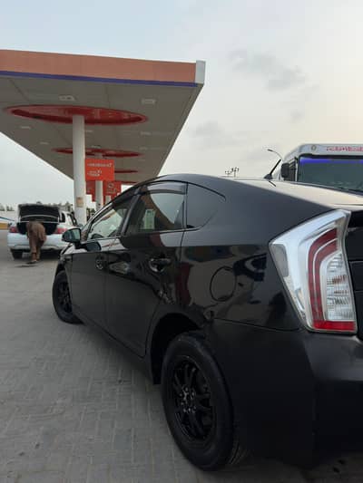 Toyota Prius hybrid 1.8 engine s touring