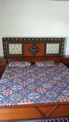 bed with mattress+kapra wali almari+bartan wali almari+singhaar majz