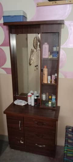 dressing table condition 10/9 no damage all ok