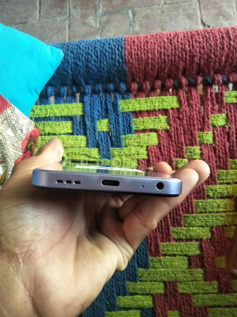 D code mobile 4GB Ram or 64 GB memory 10 by 10 condition hy 3
