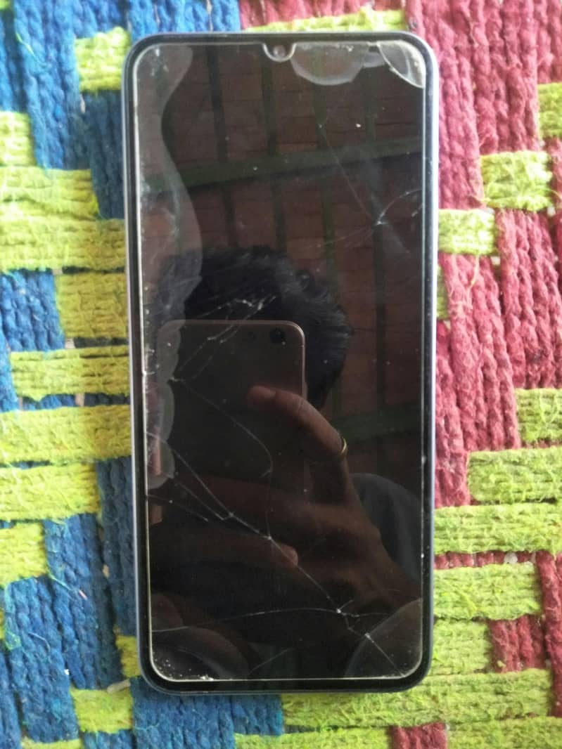 D code mobile 4GB Ram or 64 GB memory 10 by 10 condition hy 5