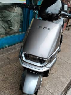 Revoo electric scootey for sale