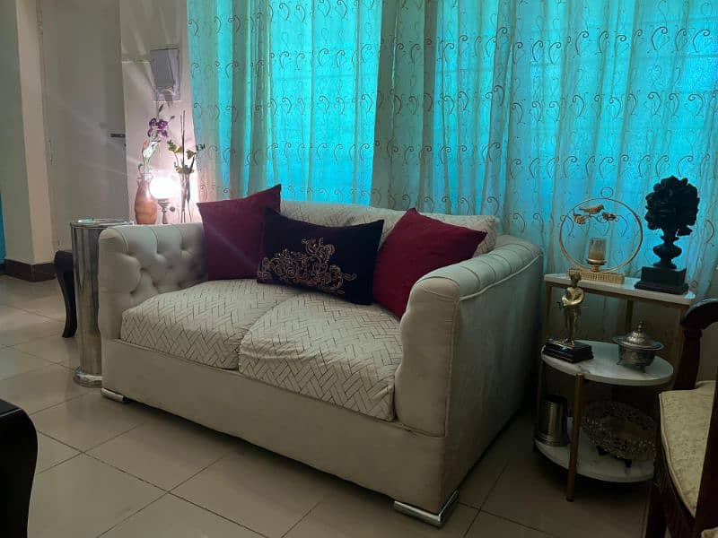 Sofa Set in pristine condition 1