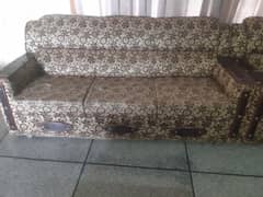 Arm sofa set kahi sy b foam nai bhyta howa