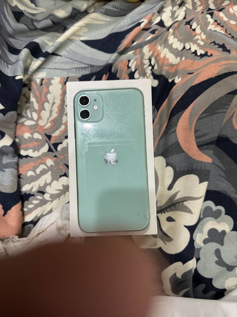 iphone 11 condition 10/10  with box factory unlocked 1