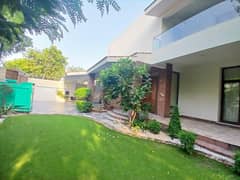 2 Kanal Lash Green Lawn + 2 Kanal Slightly Used Modern Design Most Beautiful Fully Furnished Bungalow For Sale At Prime Location Of DHA Lahore Near To Park Masjid & Commercial Market.