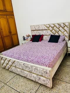 King sized  Beds with mattresses