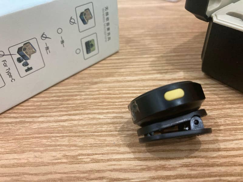 Wireless Lavalier Microphone with digital display Case 6