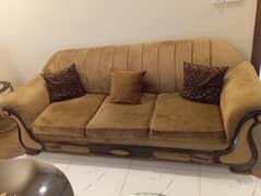 5 setar sofa bill kull saaf condition me hai