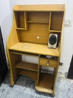 Computer table