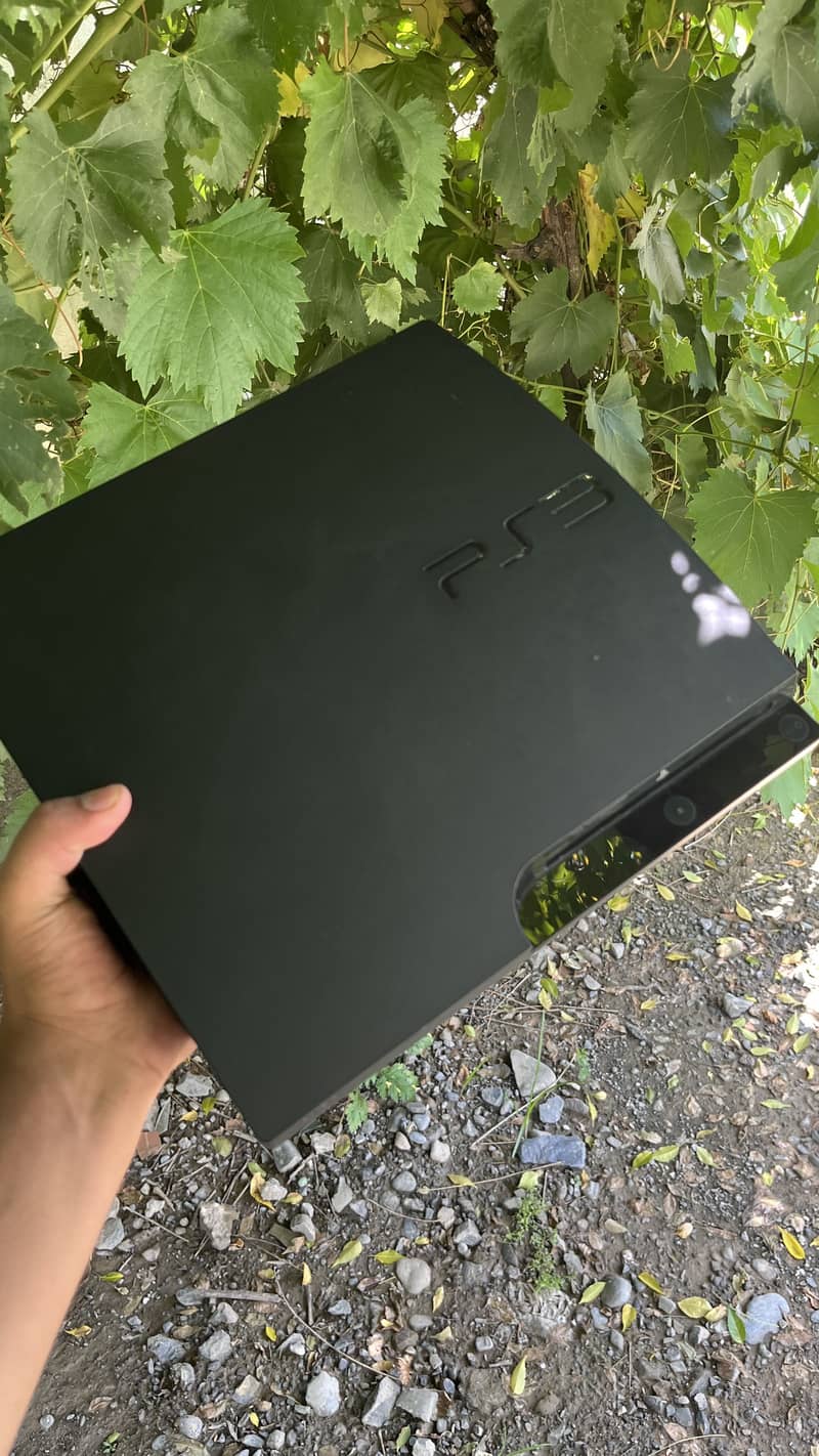 Playstation 3 with 7 games installed and with a  wireless controller 0