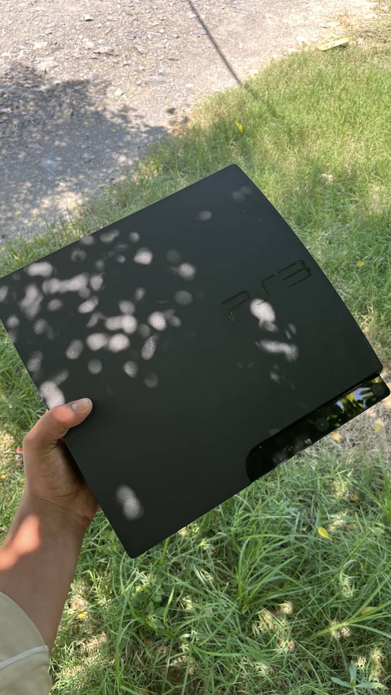 Playstation 3 with 7 games installed and with a  wireless controller 2