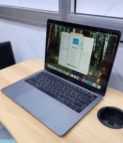 Apple Mack pro Laptop