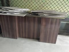 L shape office table like new with side table